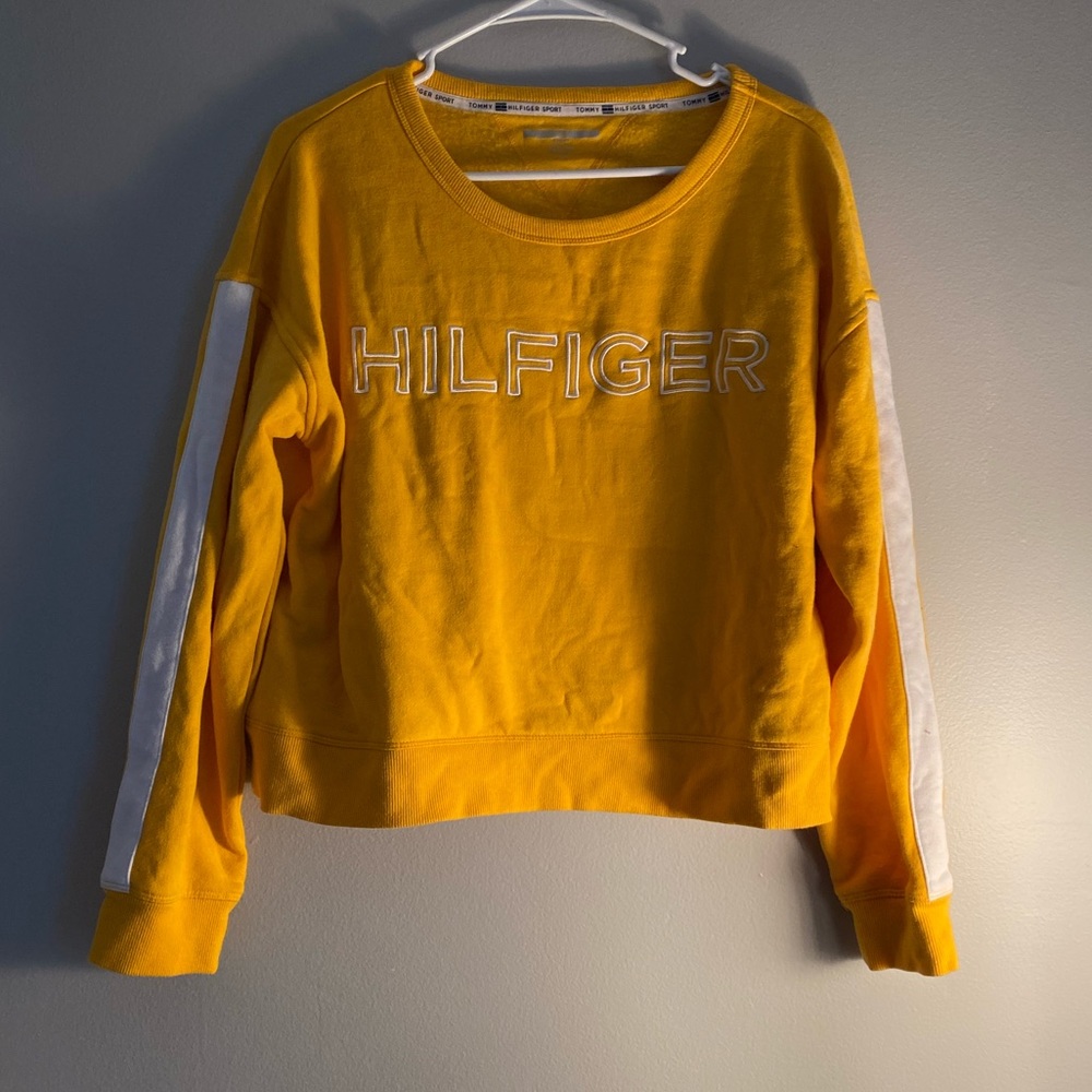 Tommy Hilfiger cropped sweatshirt. Size L